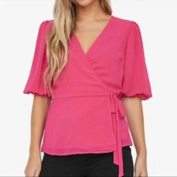 2 for $30 ⭐️NWOT Vero Moda Super Cute Wrap Top - Picture 2 of 7